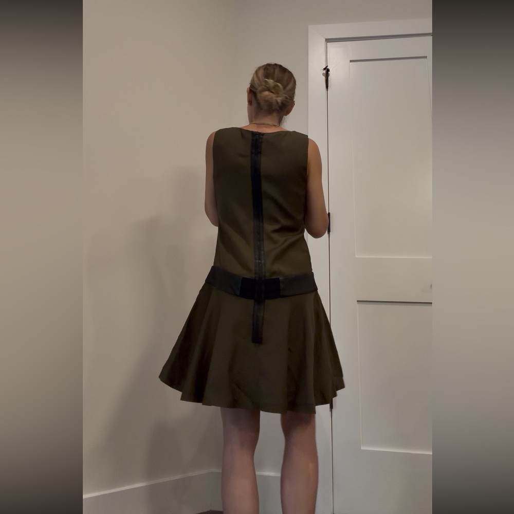 Alice + Olivia Sample Olive Drop Waist Dress With Leather Detailing Size 4 - Picture 9 of 15